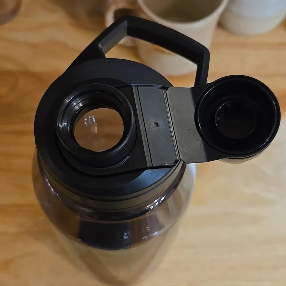 CamelBak Chute Mag Bpa Free Water Bottle 1500 ml / 1.5 L Charcoal Gray - Picture 2 of 6